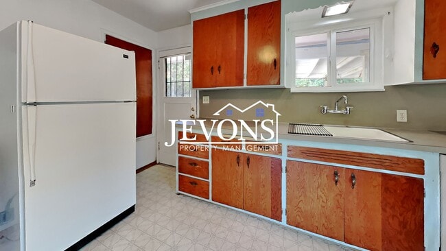 Building Photo - Move-In Ready Gem in Seattle