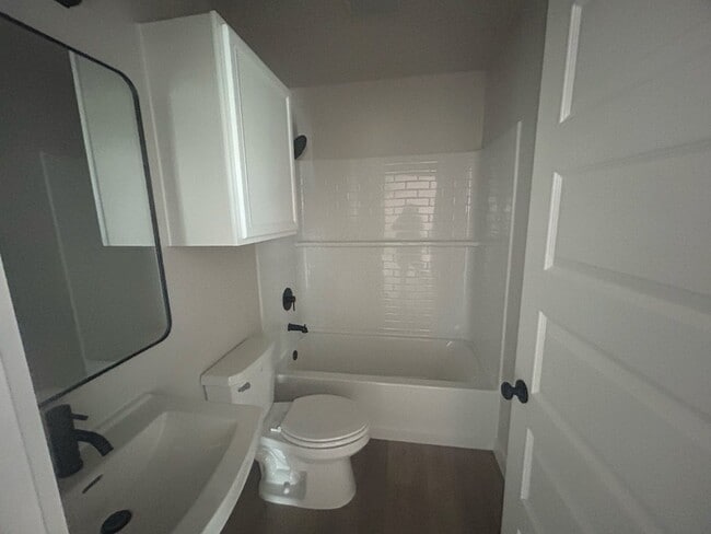 Building Photo - 409 Thicket Dr