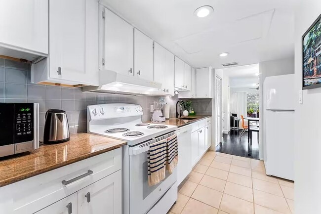 Building Photo - 3700 S Osprey Ave