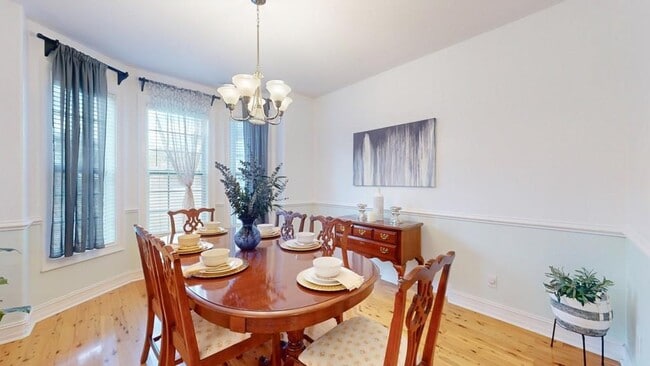 Building Photo - 100 Sweetbriar Lakes Dr