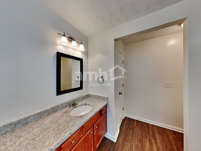 Building Photo - 908 Gardenia Curve