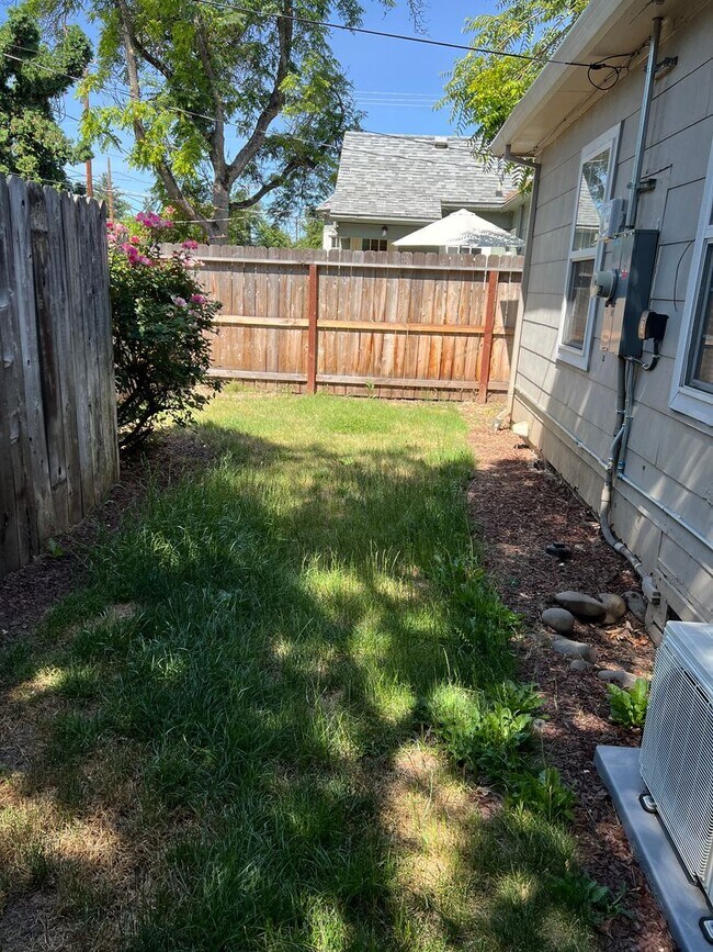 Building Photo - Affordable, Adorable Medford Home!!