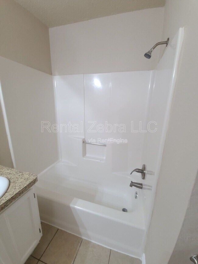 Building Photo - 7605 Misty Ridge Dr N