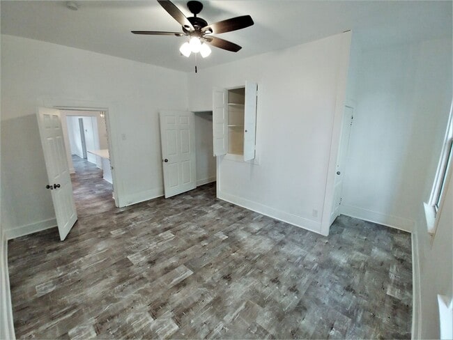 Building Photo - Top Notch Huge Stand Alone House - Quartz ...