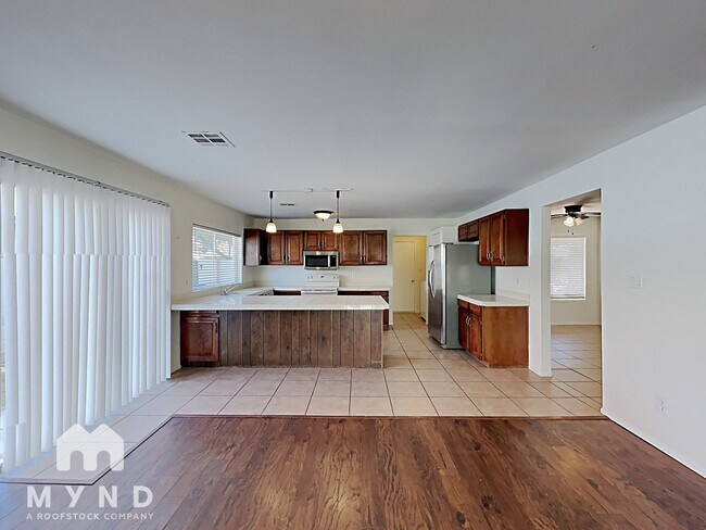 Building Photo - 2742 S Las Flores