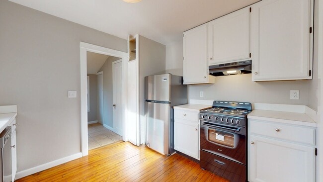 Building Photo - Spacious One Bedroom Cottage in Greenwich