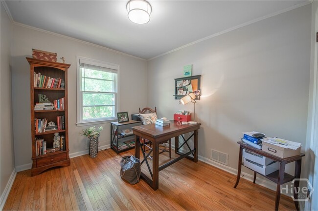 Building Photo - 180 Sherwood Dr