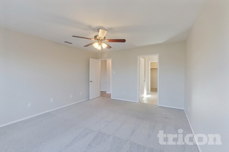 Building Photo - 1704 Abby Creek Dr