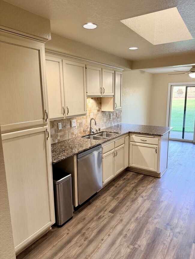 Building Photo - 38441 Oaktree Loop