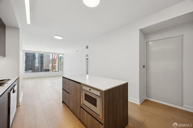 Building Photo - 201 Folsom St