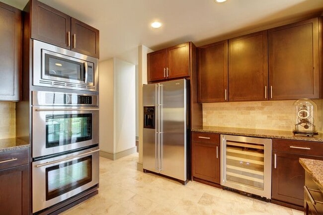 Building Photo - 102 Colorado St