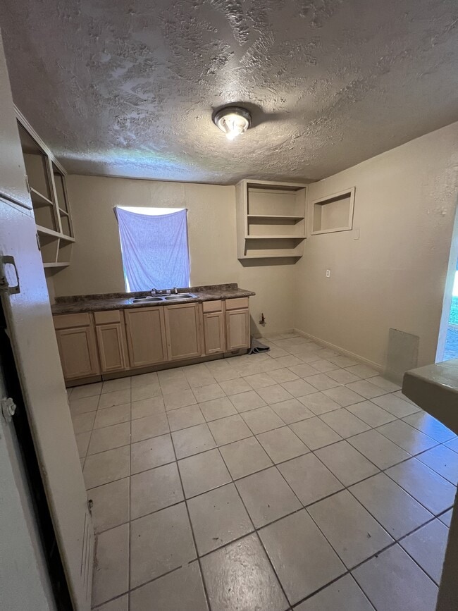 Building Photo - 1720 Fairway St