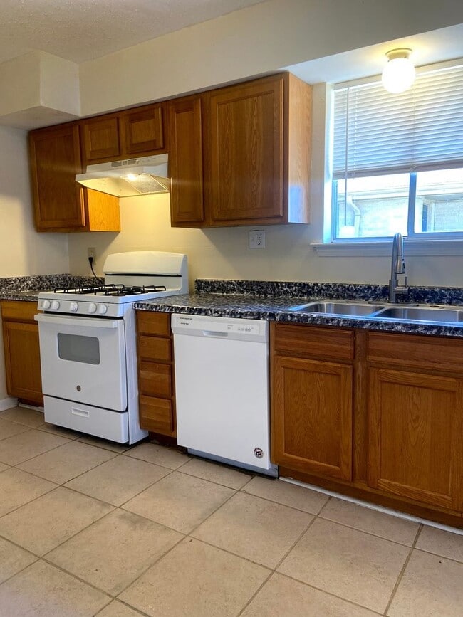 Building Photo - Gervais St