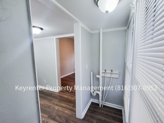 Building Photo - 2 Bed 1 Bath ready to rent!