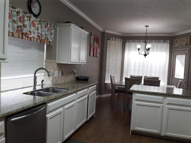 Building Photo - 8126 Blue Jay St