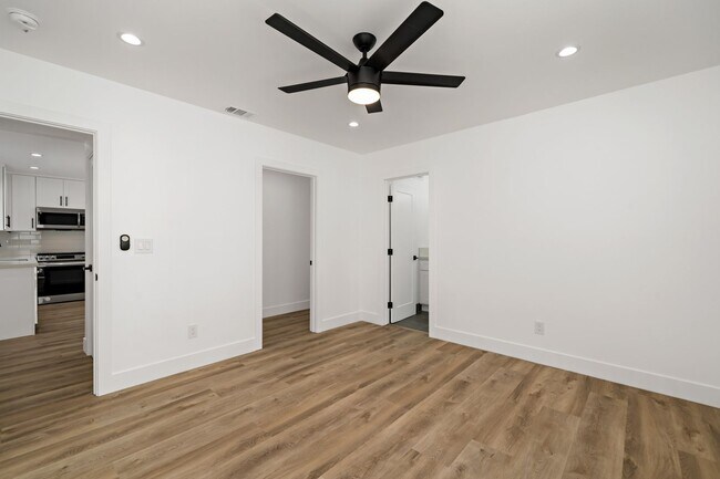 Building Photo - 4723 Albury Ave