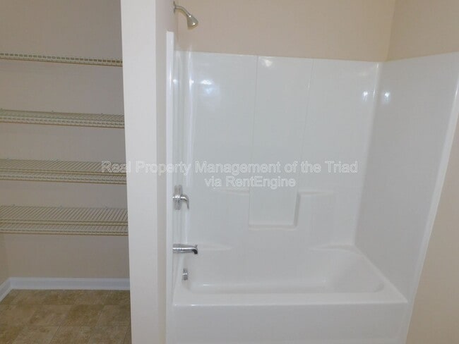 Building Photo - 4621 Chapel Ridge Dr