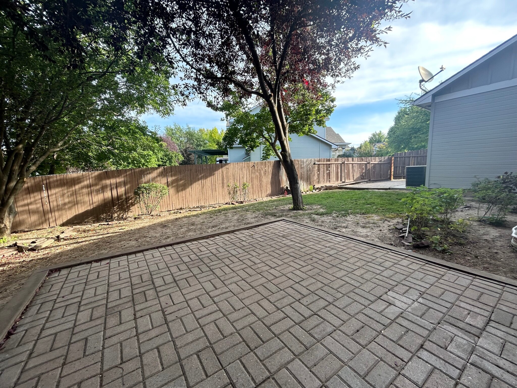 Building Photo - 10485 N Bridle Way