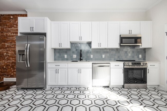 Primary Photo - 1925 N 32nd St