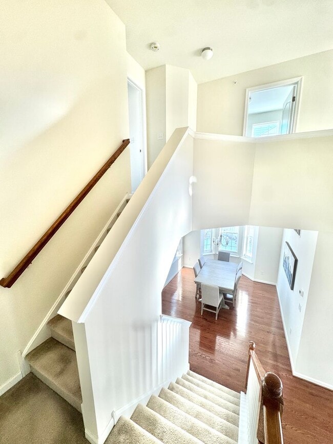 Building Photo - THREE BEDROOM TOWNHOME- PARKLAND SCHOOLS!