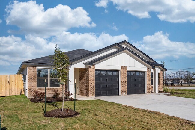 Building Photo - "Charming 3-Bedroom Retreat with Granite Countertops & Guest Suite in Killeen!"