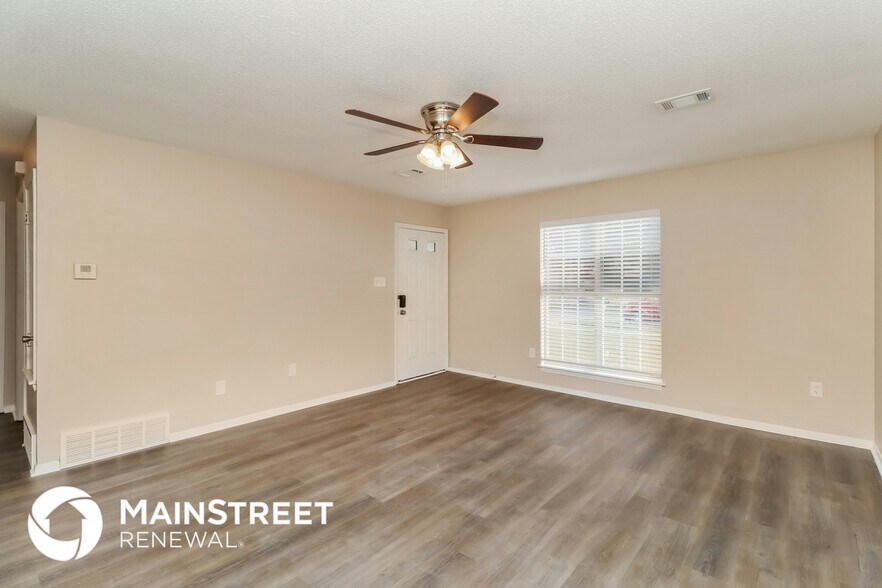 Building Photo - 4250 Brighton Dr