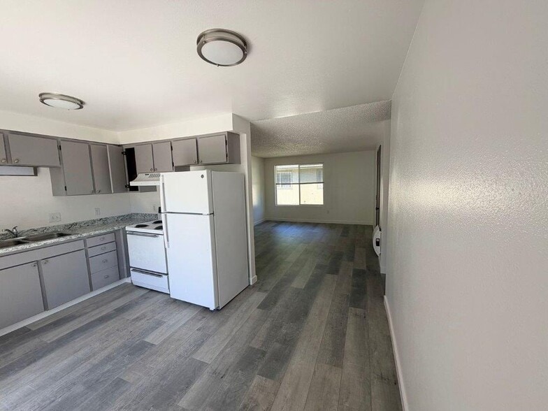 Kitchen - 435 Ranch Rd
