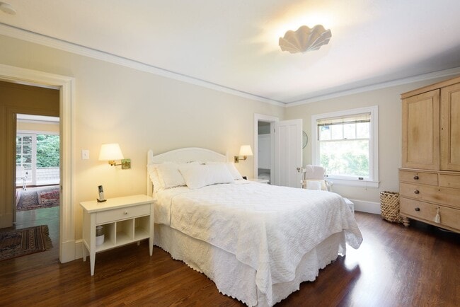Building Photo - Vintage Craftsman Atherton Estate with Mod...