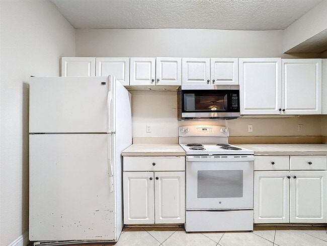 Building Photo - 5560 Metrowest Blvd