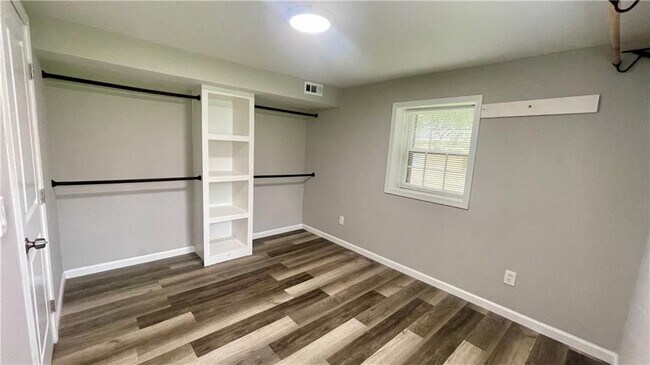 Building Photo - 886 Killian Hill Rd SW