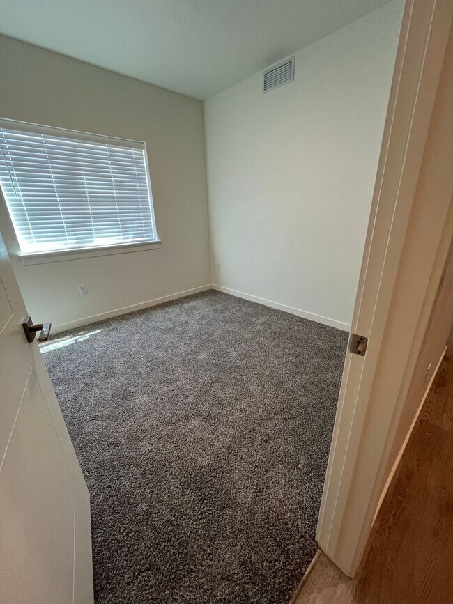 Building Photo - 4715 Lexington sky lane