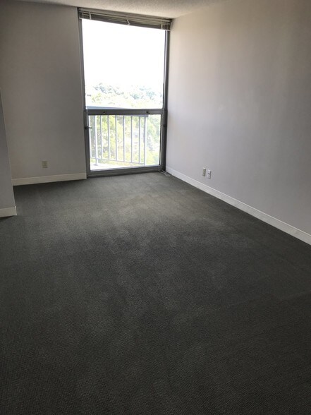Master Bedr - 1660 N Prospect Ave