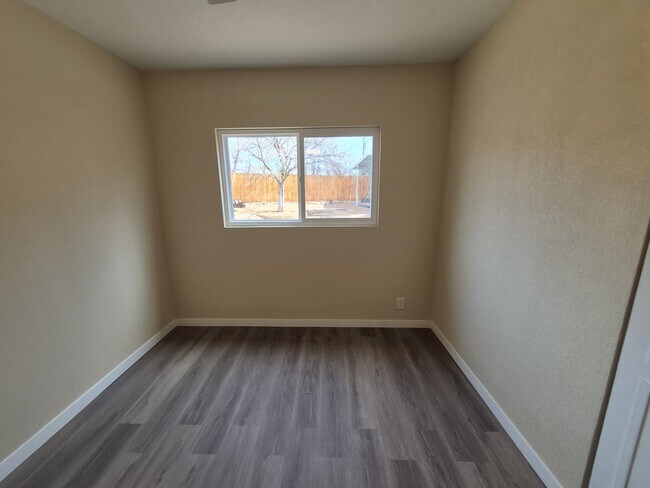 Building Photo - 4018 Sunrise Cove Dr