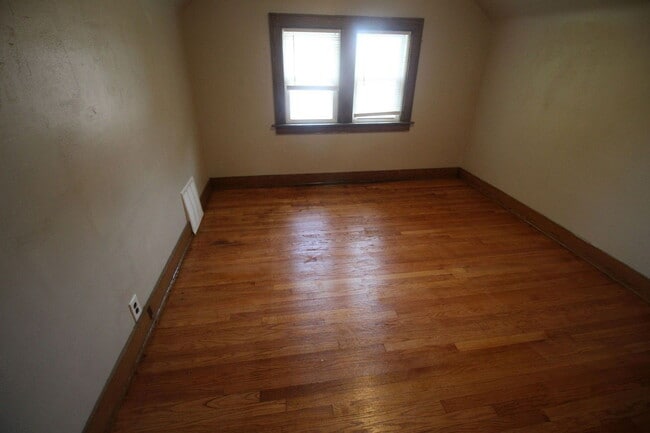 Building Photo - 3215 W Auer Ave
