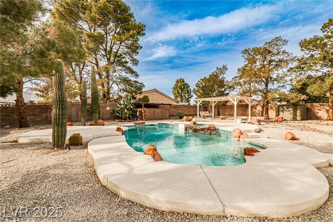 Building Photo - 6315 N Park St