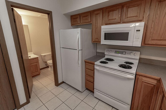 Building Photo - 5000 Derby Ridge Dr