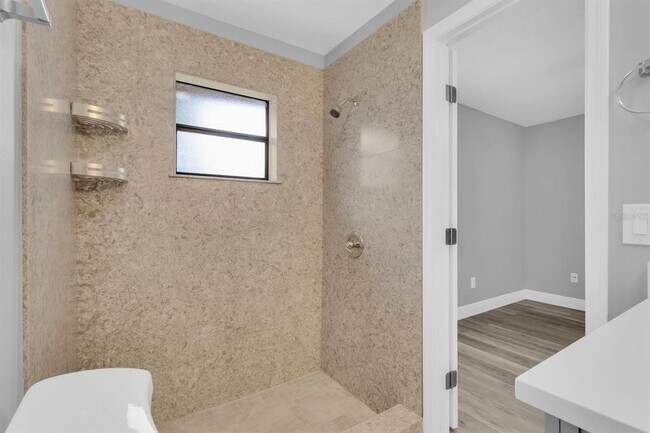 Building Photo - 907 Park Villa Cir