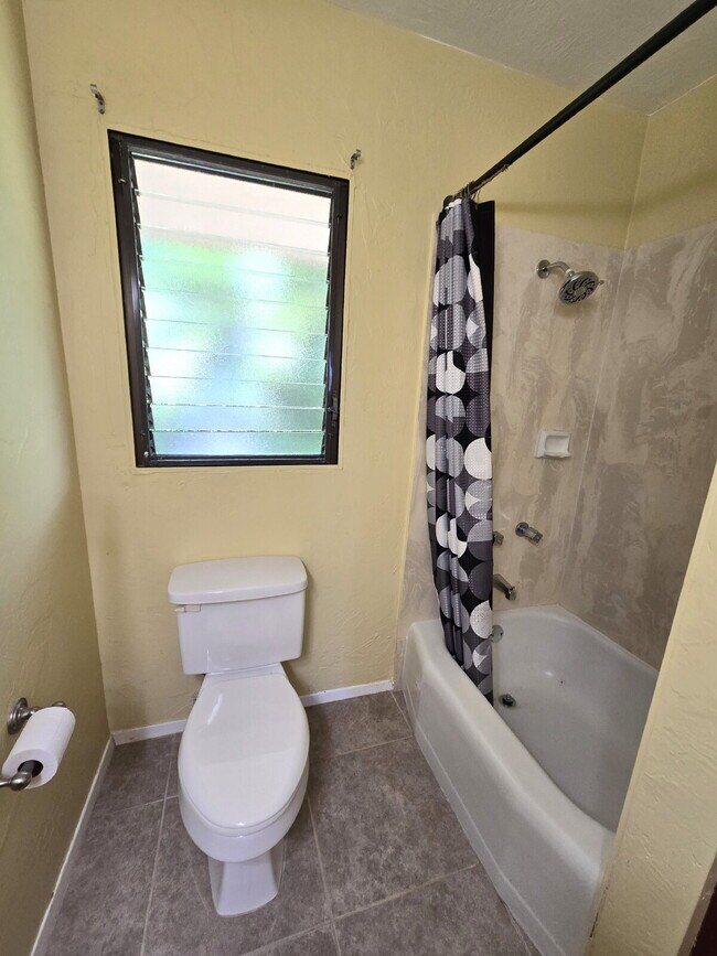 Building Photo - 2Br/1.5ba/2pkg Split Level Townhome - Pearlridge Aiea