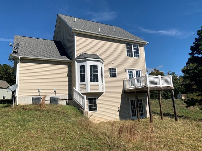 Building Photo - 4 Bedroom House in Madison Heights