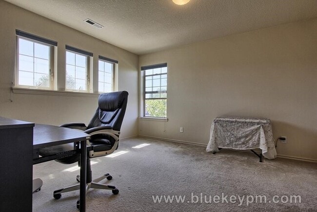 Building Photo - North Bethany Home, 4 Bed 2.5 Bath near PCC Rock Creek and Springville Elem School