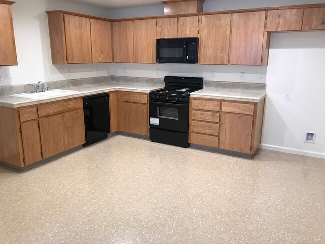 Building Photo - 3077 Bright St