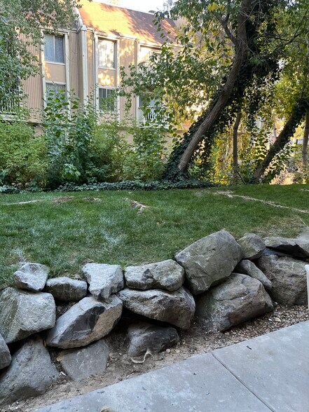 Building Photo - 435 E Creekside Cir