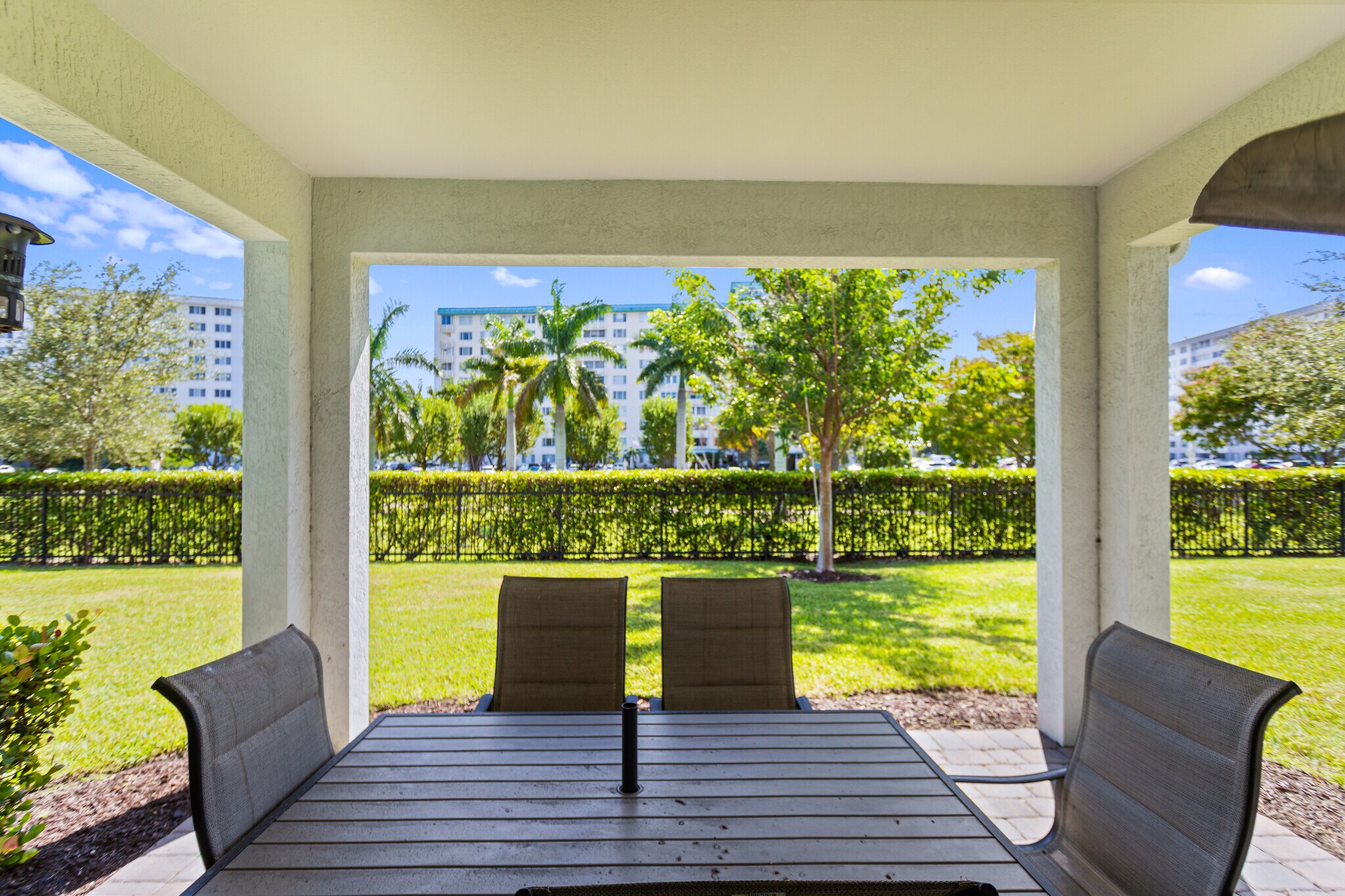 Building Photo - 4022 Large Leaf Ln