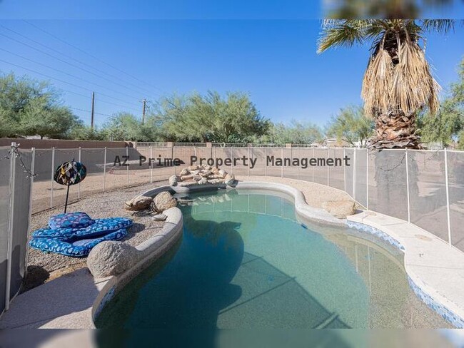 Building Photo - 2419 W Darrow St