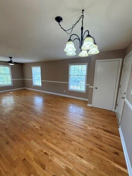 Building Photo - 3097 Colonial Way