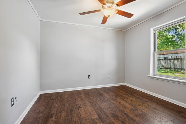 Building Photo - 16944 Kenton Ave