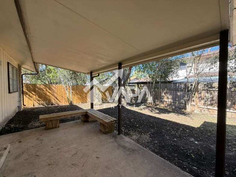 Building Photo - 6731 Cypress Lake Dr