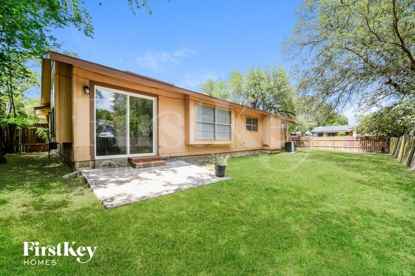 Building Photo - 702 Dana Dr