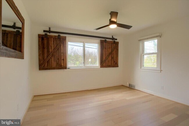 Building Photo - 2400 Linglestown Rd