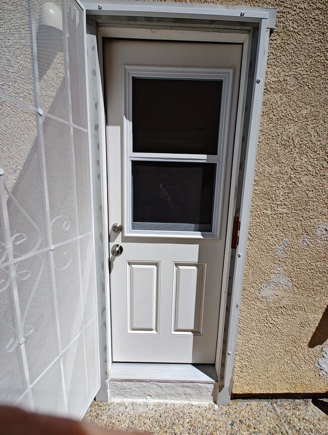 Building Photo - 655 Freesia Dr